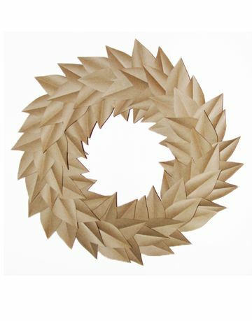 corona de hojas de papel