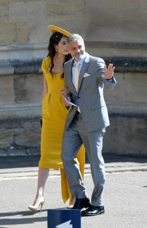 Amal Clooney usa Prada personalizada para la boda real