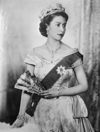 título original retrato de la reina isabel ii de inglaterra con tiara y cinta de la orden del jardinero