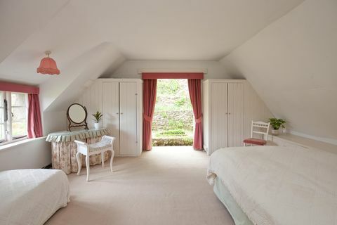 casa de época con techo de paja en venta en hampshire