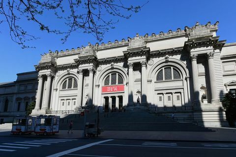 Una vista del museo de arte metropolitano que se conoció el 4 de mayo de 2020 en la ciudad de Nueva York históricamente, el primer lunes de mayo ha marcado una noche icónica para la moda y el museo metropolitano of the art the met gala, que iba a ser hoy para celebrar el 150 aniversario de los museos, pero fue cancelada debido a la foto de coronavirus por angela weiss afp foto de angela weissafp a través de getty imágenes