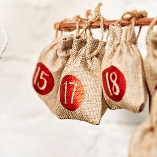 24 sacos colgantes de árbol con calendario de Adviento de Navidad