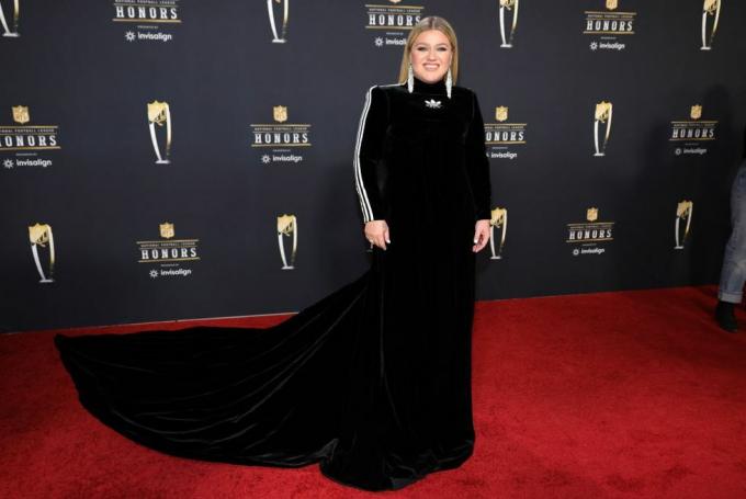 kelly clarkson honores de la nfl