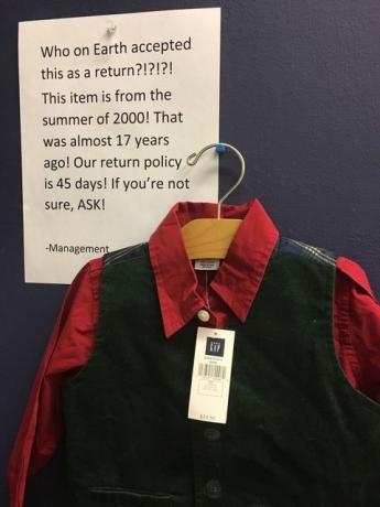 El cliente regresa la camisa de 17 años a la brecha