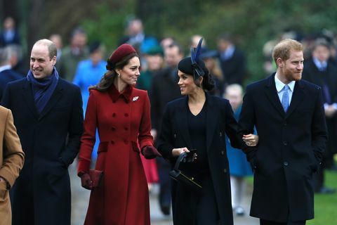 La familia real asiste a la iglesia el día de Navidad