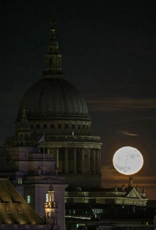 Supermoon Londres St Paul City