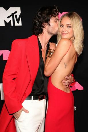 Newark, Nueva Jersey 12 de septiembre Lr Chase Stokes y Kelsea Ballerini asisten al MTV Video Music 2023 premios en Prudential Center el 12 de septiembre de 2023 en Newark, Nueva Jersey foto de kevin mazurgetty imágenes para mtv