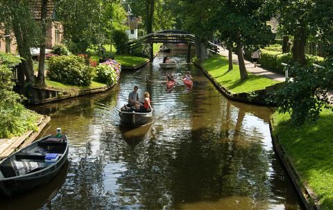 Hay una pequeña ciudad mágica en Holanda donde las calles están hechas de agua
