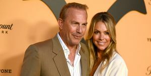 los angeles, california 30 de mayo kevin costner l y christine baumgartner asisten a paramount networks yellowstone temporada 2 fiesta de estreno en lombardi house el 30 de mayo de 2019 en los angeles, california foto de frazer harrisongetty imágenes para paramount red