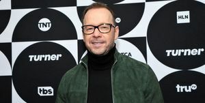 pasadena, ca el 11 de febrero donnie wahlberg posa en la sala verde durante la gira de prensa de invierno de tca turner 2019 en el langham huntington hotel and spa el 11 de febrero de 2019 en pasadena, california 505702 foto de john sciulligetty imágenes para tornero