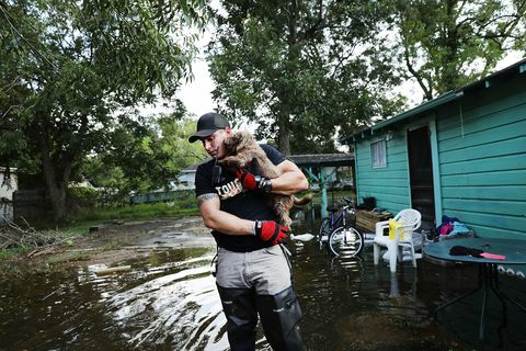Las inundaciones obstaculizan los esfuerzos de recuperación en el sureste de Texas