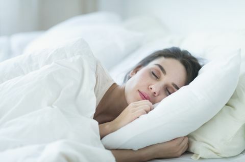 Dormir 8 horas por noche es el secreto del antienvejecimiento: cómo vivir más tiempo