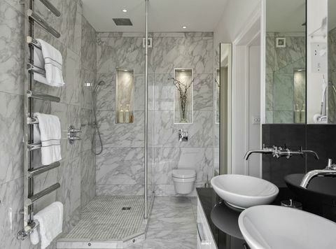 Toad Hall - Riversdale - Bourne End - baño - Savills