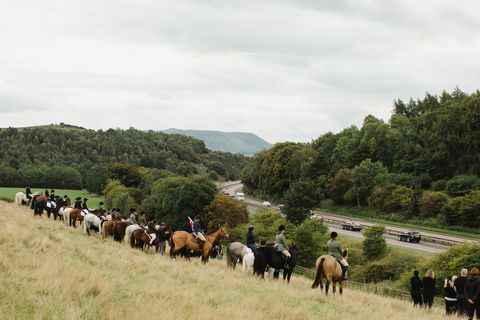 carros de la procesión de la reina