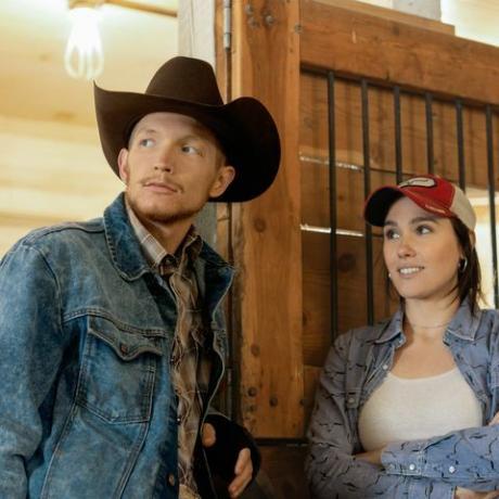 Jefferson White y Eden Brolin en Yellowstone.