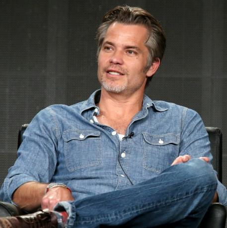 timothy olyphant habla en el escenario durante el panel 'justificado', gira de prensa de la asociación de críticos de televisión en enero de 2015 en pasadena