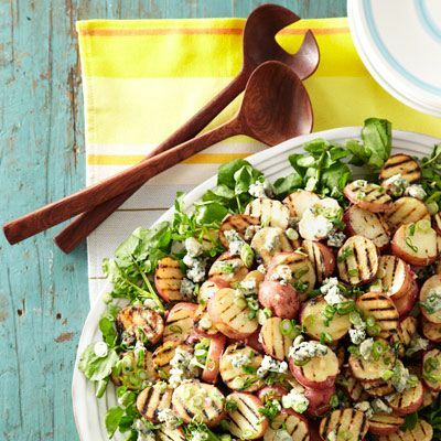 ensalada de papa a la parrilla con vinagreta de queso azul