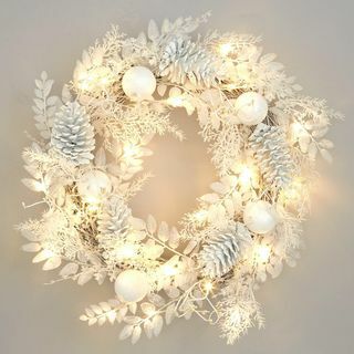 Corona de Navidad blanca de invierno preiluminada