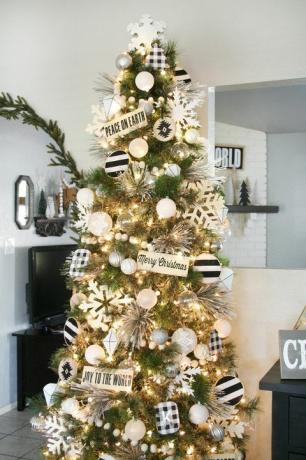 ideas de decoración del árbol de navidad en blanco y negro