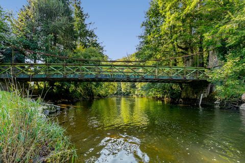 Chainbridge Lodge cabaña con techo de paja en venta en Devon