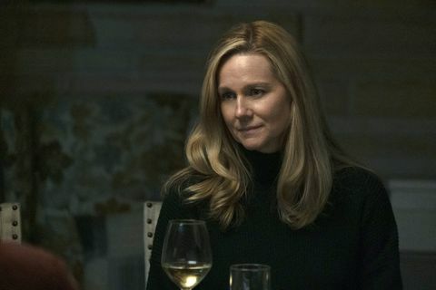 ozark laura linney como wendy byrde en el episodio 401 de ozark cr steve dietlnetflix © 2021