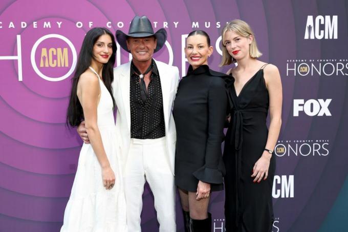 Tim McGraw y Faith Hill con sus hijas Audrey y Maggie