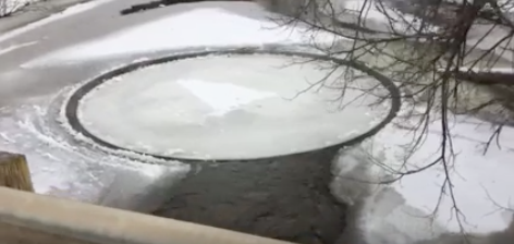 Este video viral de un "disco de hielo" raro y giratorio está hipnotizando