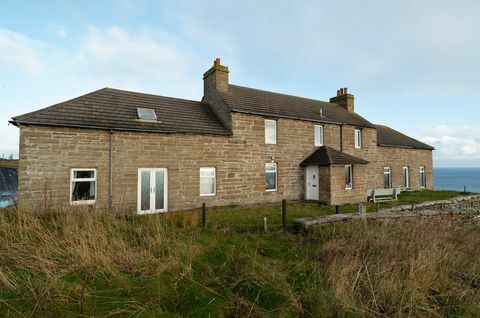 casa costera con cascada ahora a la venta en escocia