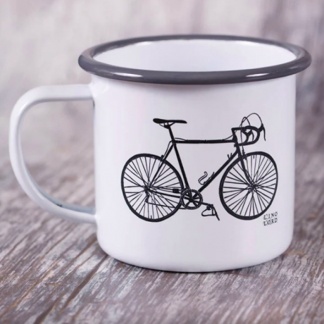 Taza de esmalte grabada con bicicleta