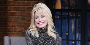 cumpleaños de dolly parton tarde en la noche con seth meyers temporada 7