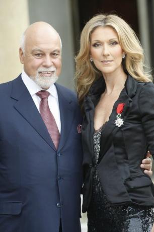 Celine Dion recibe la 'Legión de Honor' del presidente francés Nicolas Sarkozy, en el Palacio del Elíseo, en París, Francia, el 22 de mayo de 2008