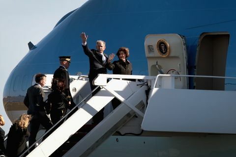 Ceremonia de partida celebrada mientras el cuerpo del presidente Bush voló a Washington DC