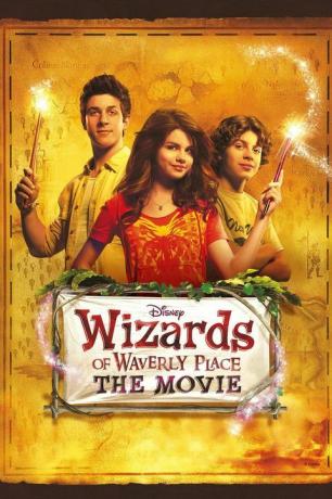 Un póster de la película Los magos de Waverly Place que muestra a dos hermanos y una hermana sosteniendo varitas