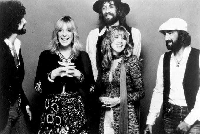 circa 1977 l r lindsey buckingham, christine mcvie, mick Fleetwood, stevie nicks y john mcvie de El grupo de rock Fleetwood Mac posó para un retrato alrededor de 1977. Foto de michael ochs archivesgetty. imágenes