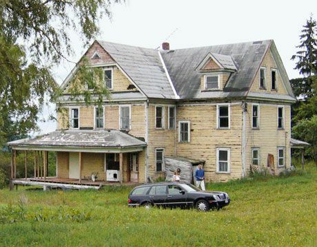 casa amarilla podrida